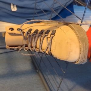 Teva size 8 boots
